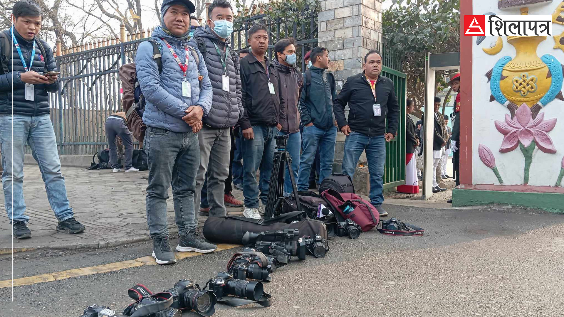 प्रजातन्त्र दिवसको समारोहमा प्रवेश नदिएपछि पत्रकारहरूको विरोध, गरे क्यामेरा डाउन